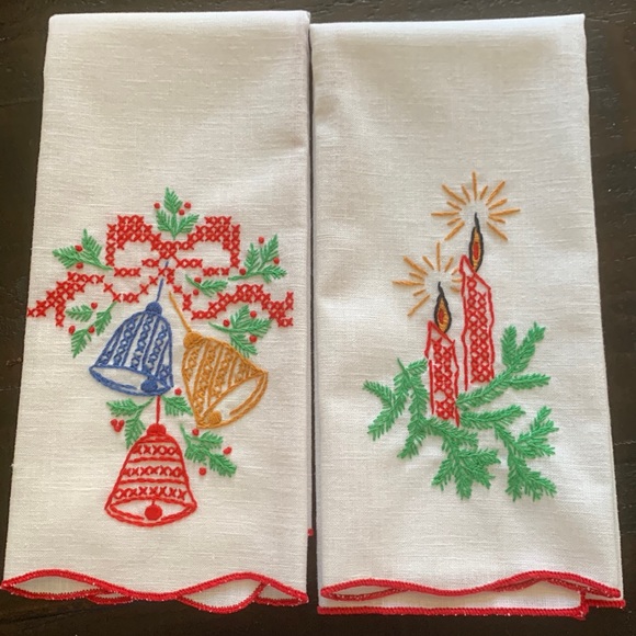 Set of 2 Handmade Christmas Decorative Towels and 4 Napkins - Picture 1 of 9
